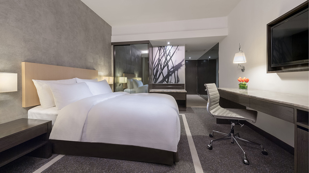 2023-01-18_PR_GTW_Gateway-Hotel_Superior-Room_Deluxe-Room-(Queen)_1000x560.jpg